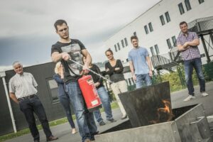 Brandschutzschulung mit Feuerlöscher