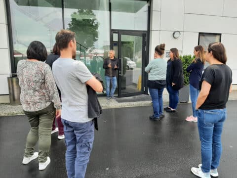 Sammeln von Mitarbeitern am Sammelplatz